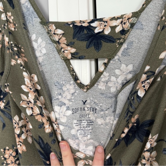 American Eagle Soft & Sexy Floral Tank Top - Picture 5 of 5